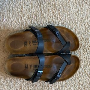 Black Mayari Birkenstock’s size 8 (UK 38)